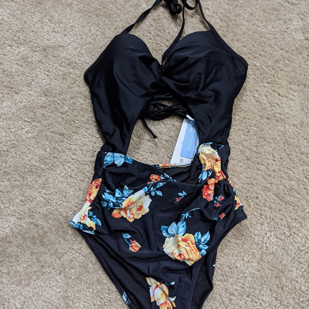 Cupshe one piece bathing suit with cut out